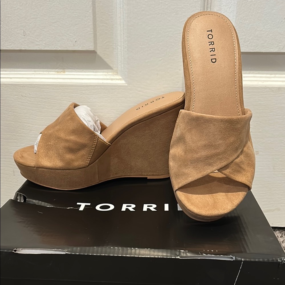 New Torrid Women's Tan Wedge Sandals